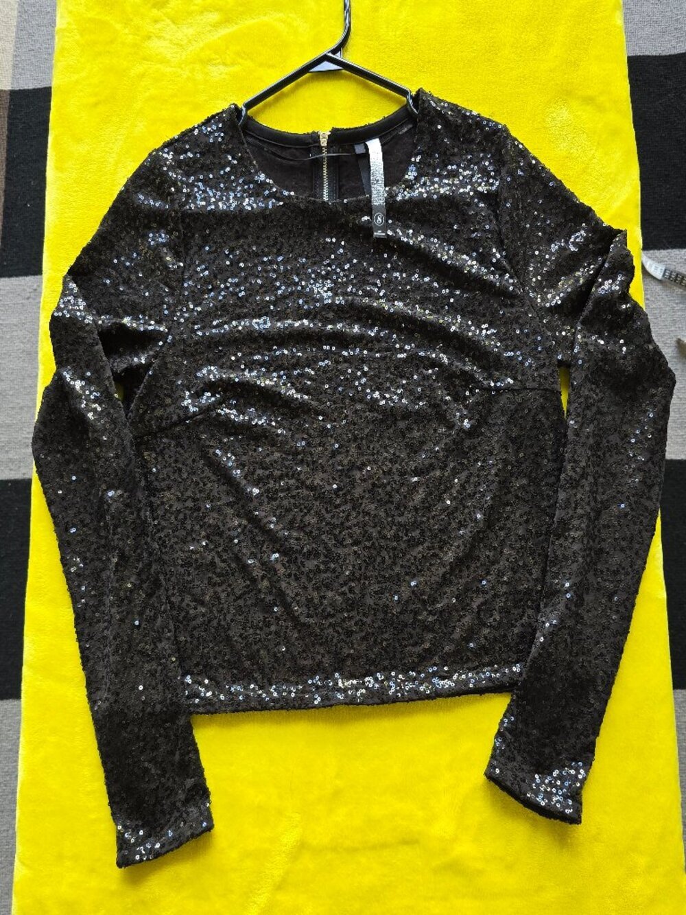 Kensie black sequinses blouse in size small